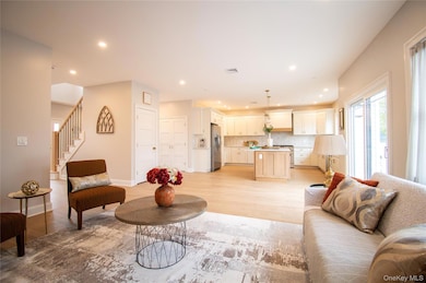 300 Harbor Cir, Baldwin, NY 11510 - photo 2