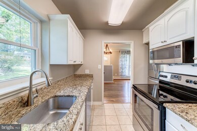 10805 Maple St, Fairfax, VA 22030 - photo 4