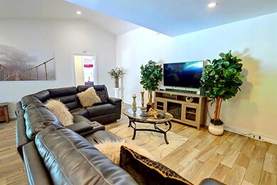 2LivingRoom (2)