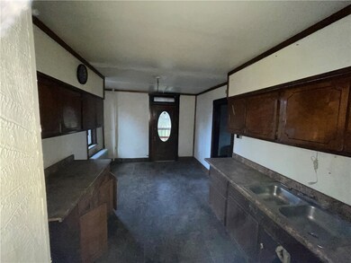 427 N 4th St, Clairton, PA 15025 - photo 2