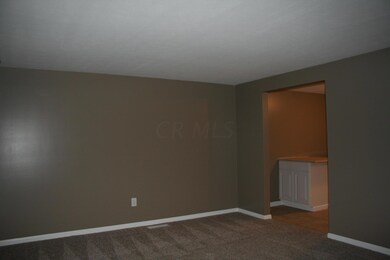 1048 Torrey Hill Dr, Columbus, OH 43228 - photo 3