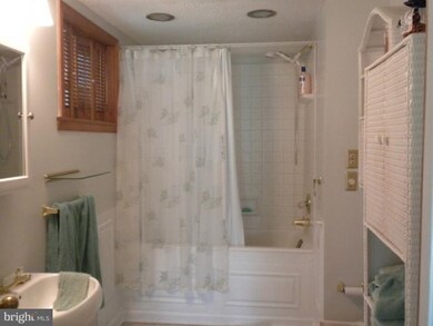 8402 Echo Dr, Pasadena, MD 21122 - photo 7