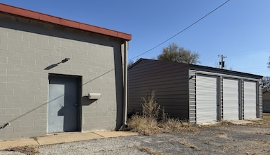 315 W D Ave, Kingman, KS 67068 - photo 5