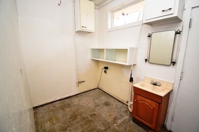 555 S Oneil St, Frankfort, IN 46041 - photo 6