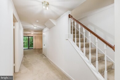 8033 Galla Knoll Cir, Springfield, VA 22153 - photo 5