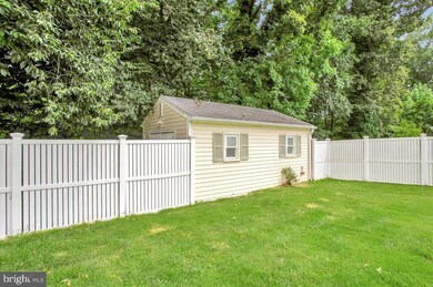 15762 Pointer Ridge Dr, Bowie, MD 20716 - photo 4