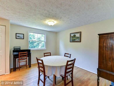 7987 Tyson Oaks Cir, Vienna, VA 22182 - photo 5