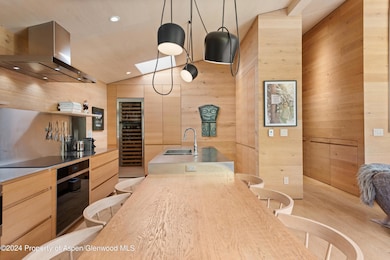 12-MountainQueen9_HiRes23101819