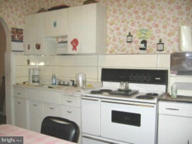 330 S Jardin St, Shenandoah, PA 17976 - photo 5