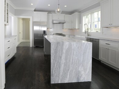 Kitchen/Waterfall Counter