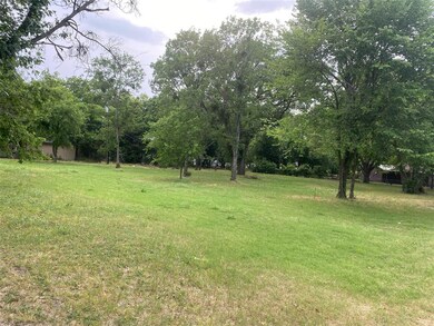 1905 N Breckenridge St, Ennis, TX 75119 - photo 2