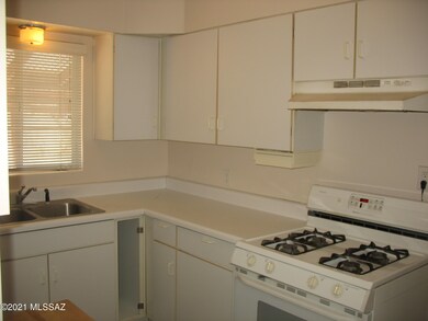 3627 N Tyndall Ave, Tucson, AZ 85719 - photo 4