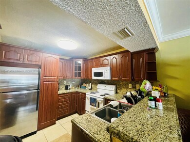 15410 SW 82nd Ln unit 825, Miami, FL 33193 - photo 3