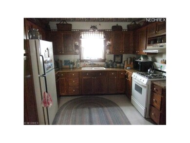 Preparing meals is easy in this spacious kitchen.