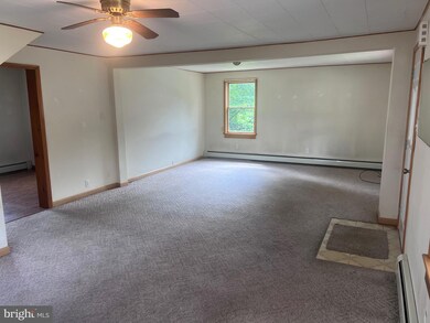 15 Broadway St, Berkeley Springs, WV 25411 - photo 5