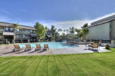 013_Pool View-3