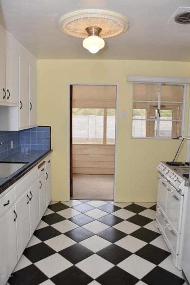 Retro Kitchen with Ceiling Medallian
