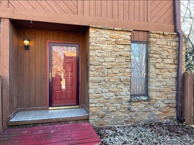 3165 Sycamore Dr, Columbus, IN 47203 - photo 2