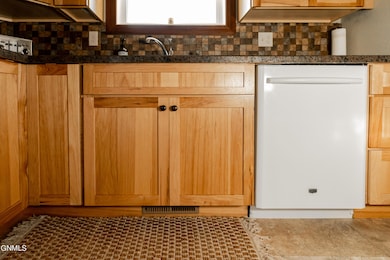 614 3rd Ave NW, Jamestown, ND 58401 - photo 4