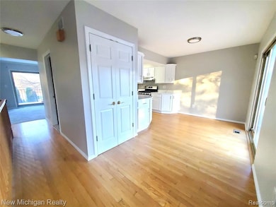 673 Oakbrook W, Rochester Hills, MI 48307 - photo 5