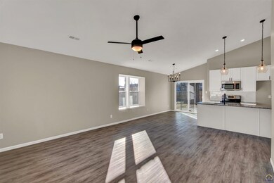 1195 SW Seabrook Ave, Topeka, KS 66604 - photo 7