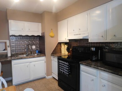 415 N Audrain St, Sturgeon, MO 65284 - photo 7