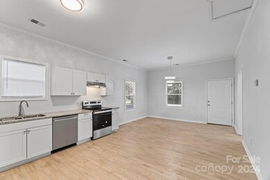 549 Monroe St, Statesville, NC 28677 - photo 5