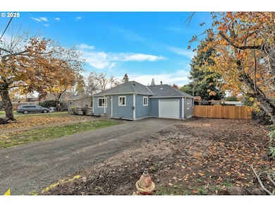 122 N Cole Ave, Molalla, OR 97038 - photo 2