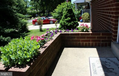 7422 Convair Dr, Alexandria, VA 22306 - photo 2