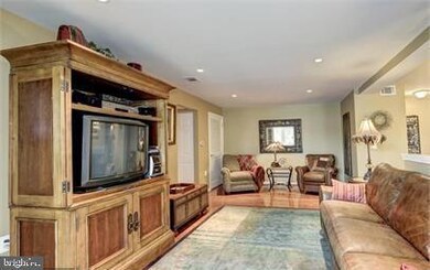 4069 S Four Mile Run Dr unit 103, Arlington, VA 22204 - photo 5