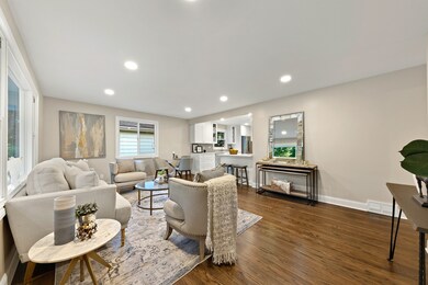 957 N Sleight St, Naperville, IL 60563 - photo 3