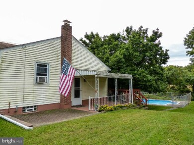 747 Fairmont Rd, Riegelsville, PA 18077 - photo 2