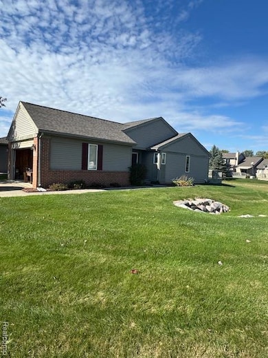 4313 Eagle Ln unit 80, Burton, MI 48519 - photo 2