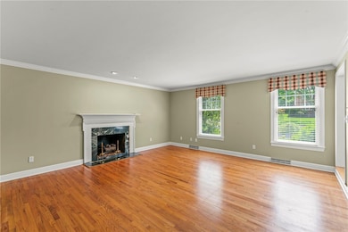 Living Room  157 Thousand Oaks
