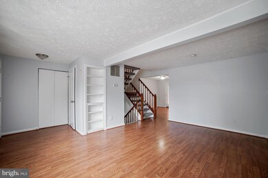 3668 Wharf Ln, Triangle, VA 22172 - photo 4