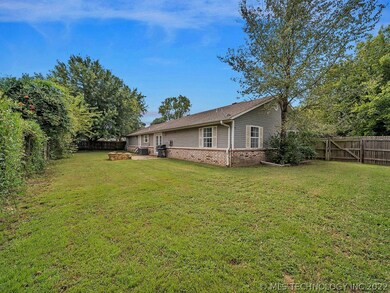 122 N 2nd St, Chouteau, OK 74337 - photo 4