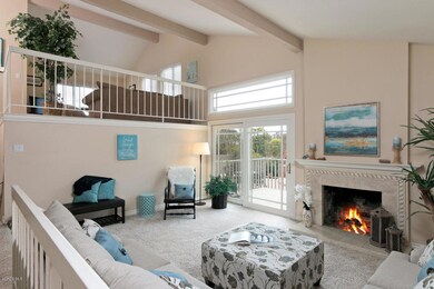 375 Hamilton Ave-large-005-13-Living Roo