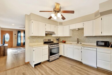 141 N Tracy St, Wichita, KS 67212 - photo 6