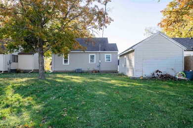 1811 Forest Ave, Waterloo, IA 50702 - photo 3