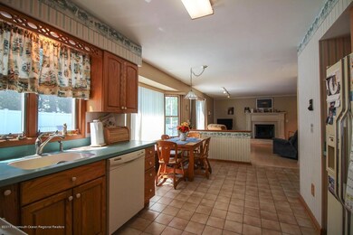 Kitchen to Fam Rm