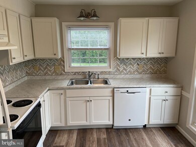 415 W Caracas Ave, Hershey, PA 17033 - photo 2