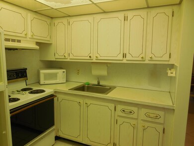 47 Windsor C, West Palm Beach, FL 33417 - photo 5