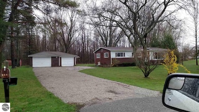 613 S Burt St, Au Gres, MI 48703 - photo 3