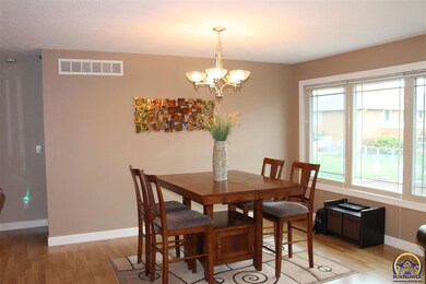 3605 SW Palmer Ct, Topeka, KS 66610 - photo 4