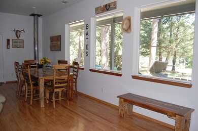Dining Area (2)