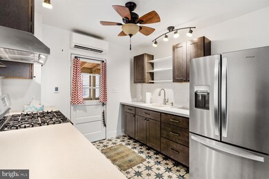 421 George St, Baltimore, MD 21201 - photo 7