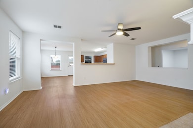 14813 N Spring Ridge Cir, Balch Springs, TX 75180 - photo 3