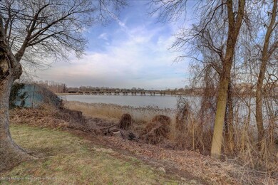 27-View_of_Red_Bank_River