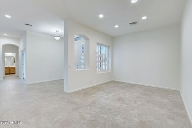 7-web-or-mls-N 57th Dr-007