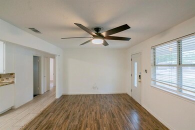 1012 Red Oak St, Azle, TX 76020 - photo 5